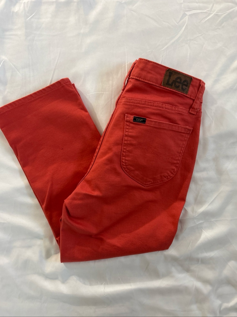 Lee Women's Red Cropped Jeans Size 6M